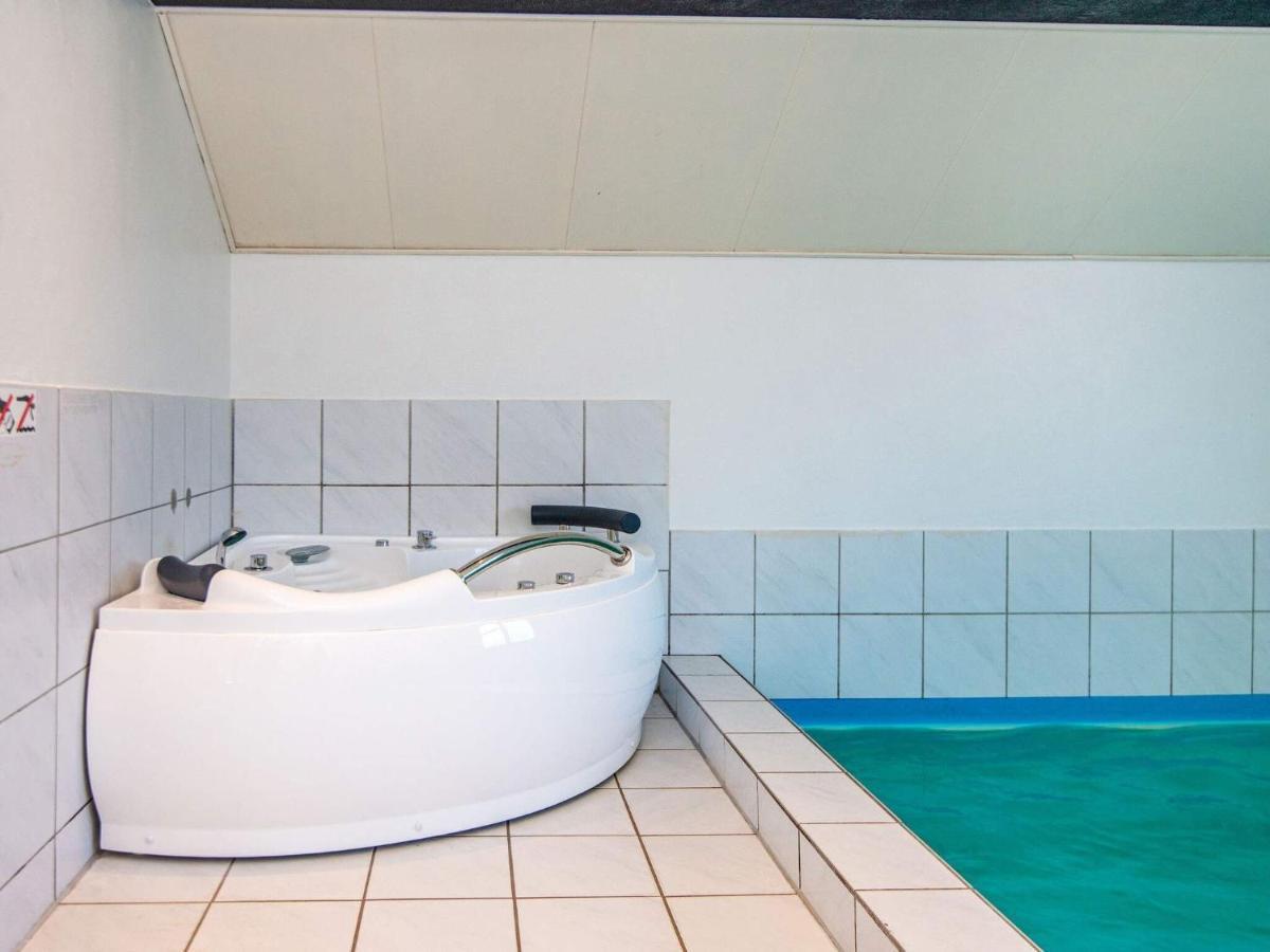 10 Person Holiday Home In Juelsminde Sonderby  Esterno foto